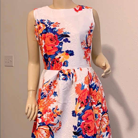 Floral dress NWT size S - Picture 3 of 13